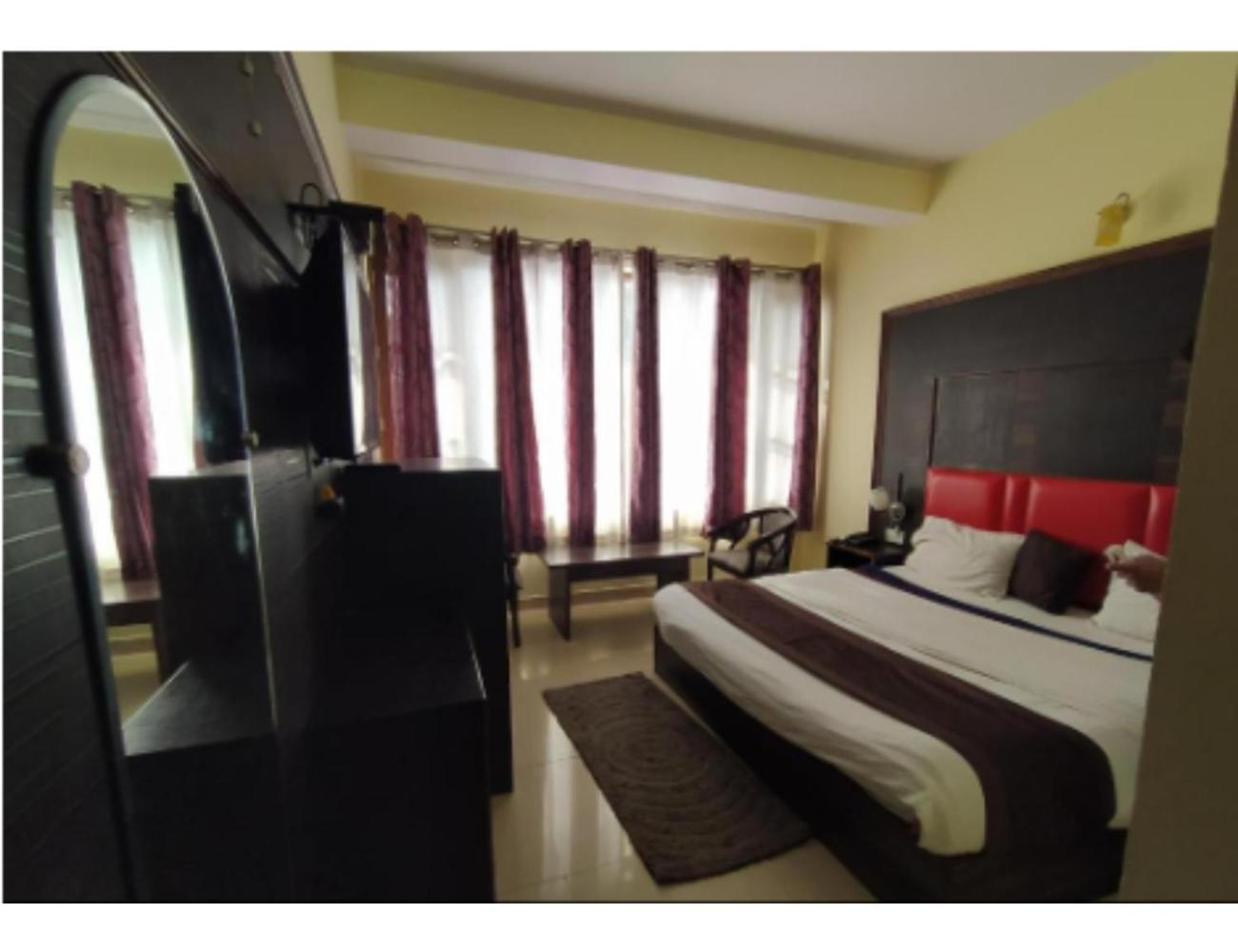 Hotel Super Mall Residency, Массури Экстерьер фото